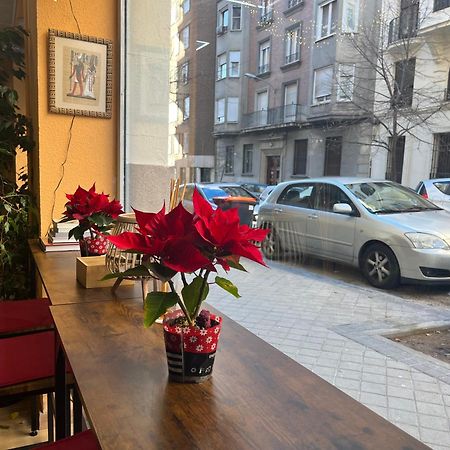 Debod Hostel Madrid Dış mekan fotoğraf