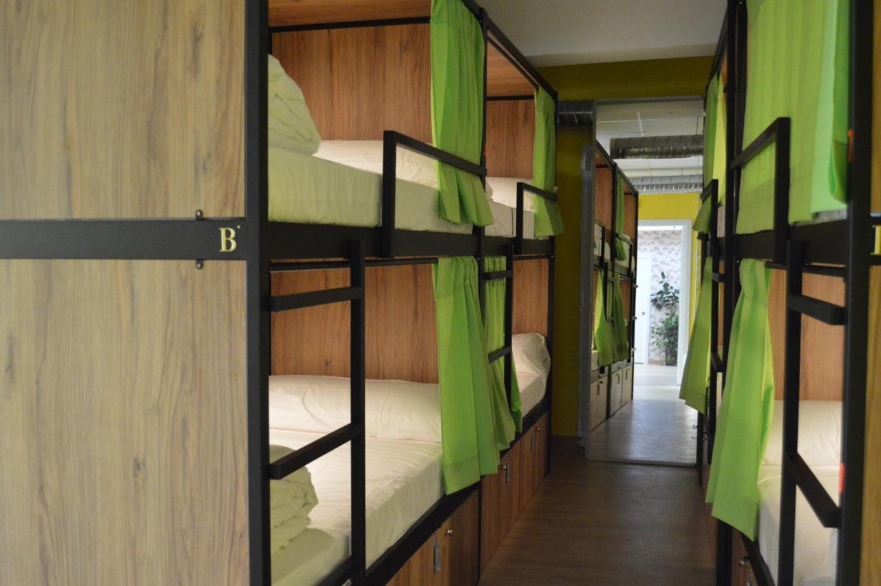 Debod Hostel Madrid Dış mekan fotoğraf
