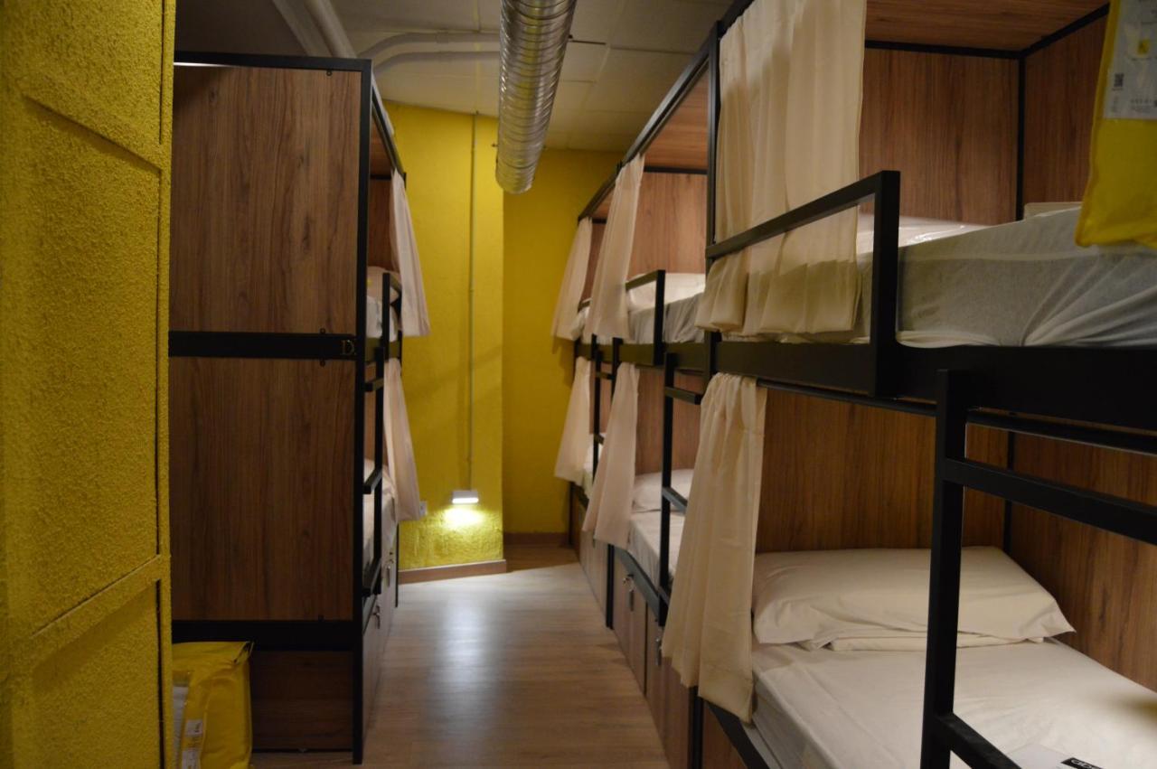 Debod Hostel Madrid Dış mekan fotoğraf