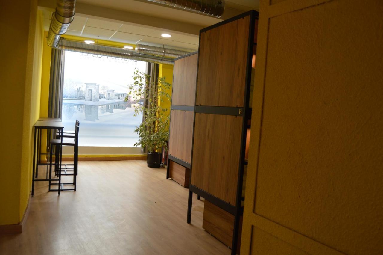 Debod Hostel Madrid Dış mekan fotoğraf