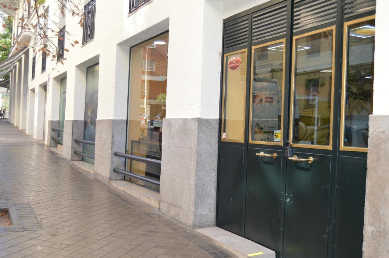 Debod Hostel Madrid Dış mekan fotoğraf