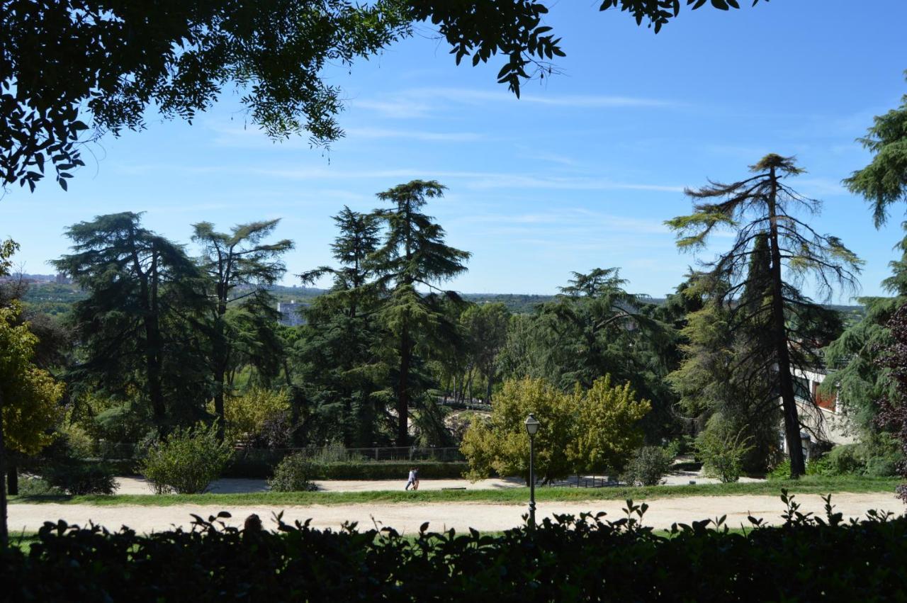 Debod Hostel Madrid Dış mekan fotoğraf