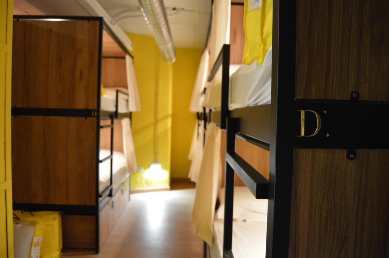 Debod Hostel Madrid Dış mekan fotoğraf