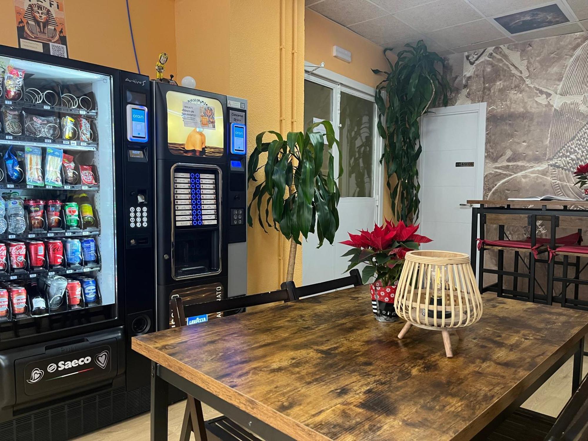 Debod Hostel Madrid Dış mekan fotoğraf