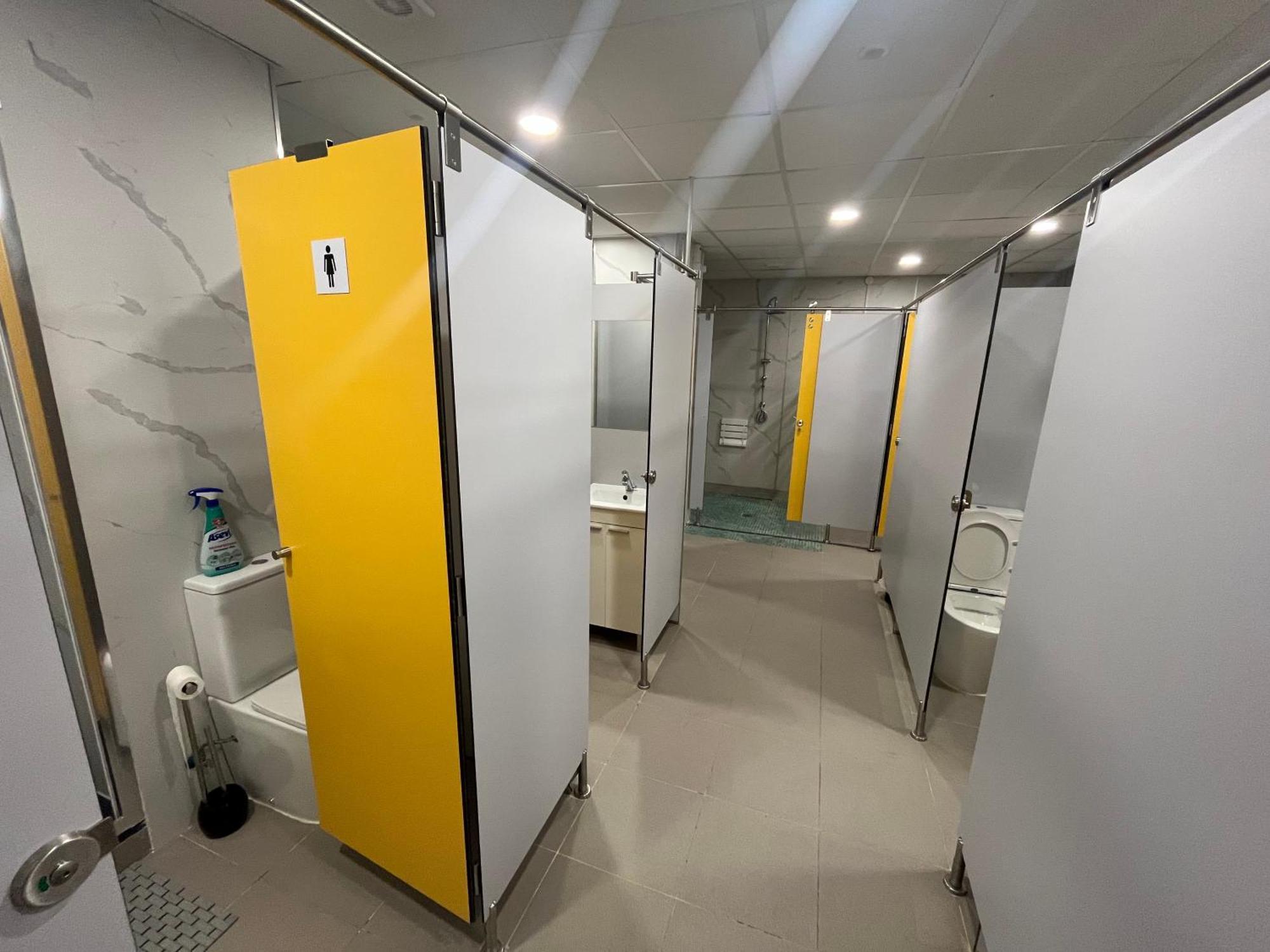 Debod Hostel Madrid Dış mekan fotoğraf